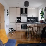 Lord Street Apartment With Free Parking & Wifi- Salford Uni, Victoria Station, Ao Arena